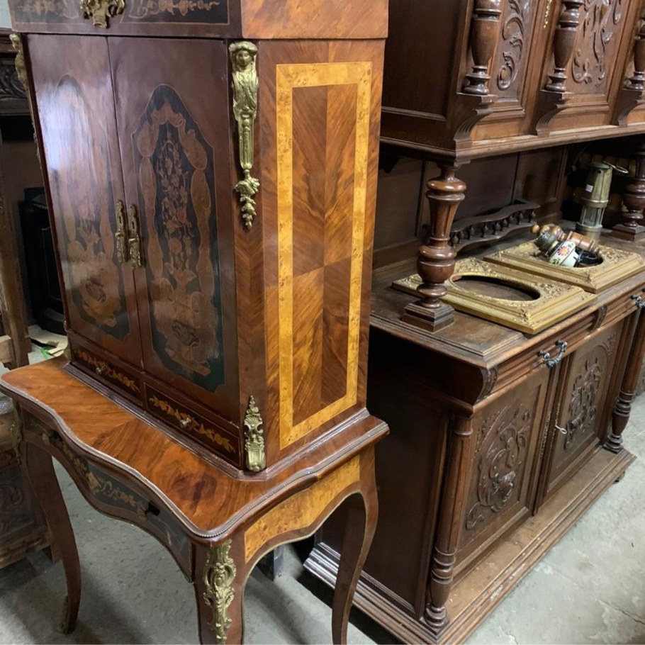 Старинная тумбочка