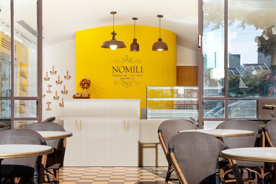 Кофейня в желтом стиле