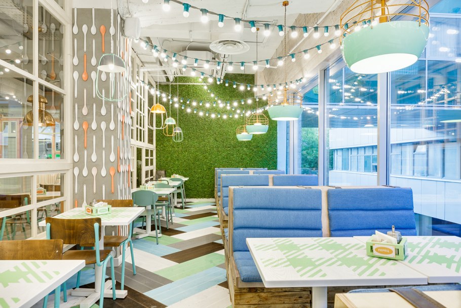 Фисташковый интерьер кафе