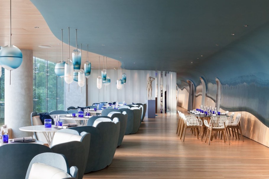 Ресторан в голубых тонах
