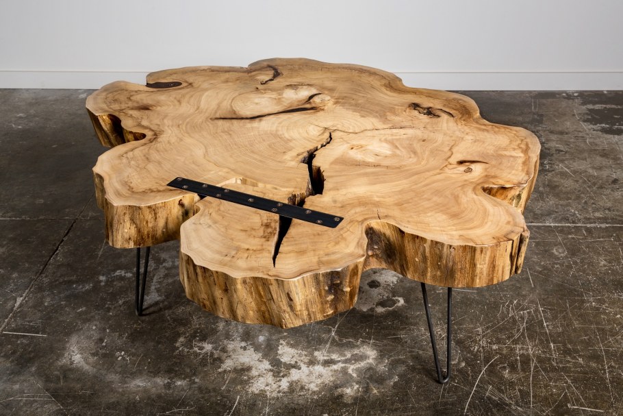 Стол дерево с минералом