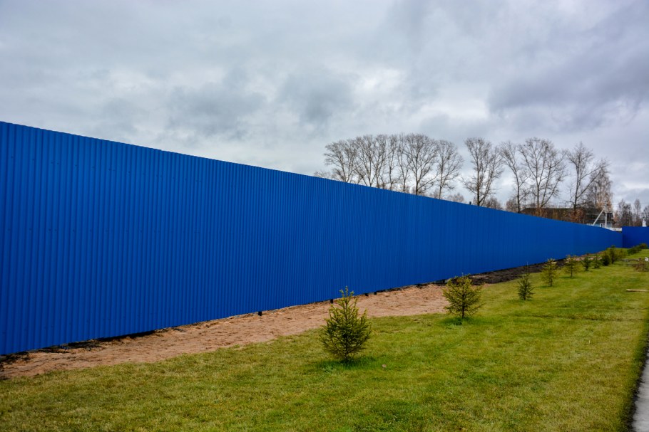 Забор синий профлист