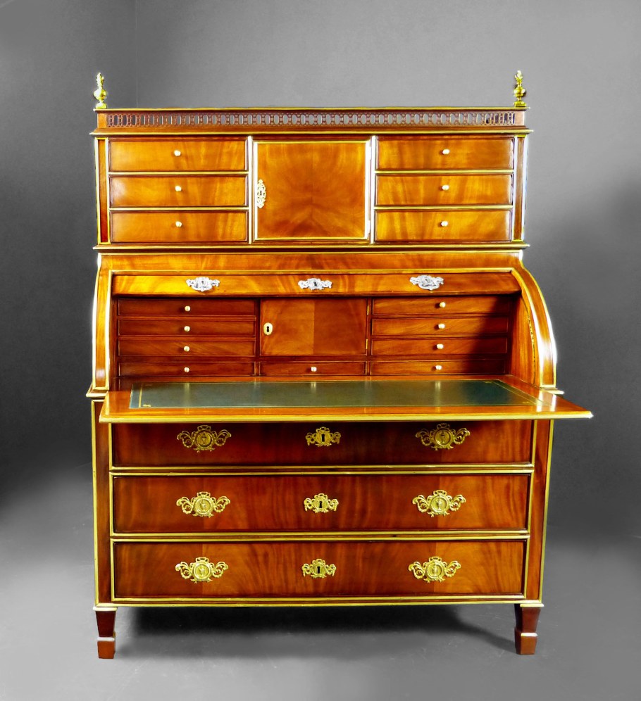 Секретер из натурального дерева