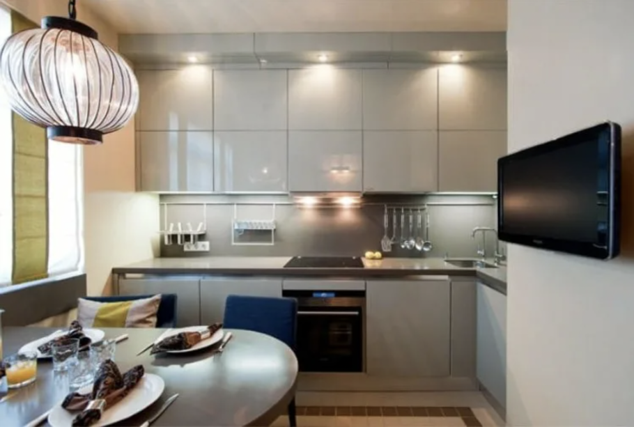 Кухня под потолок