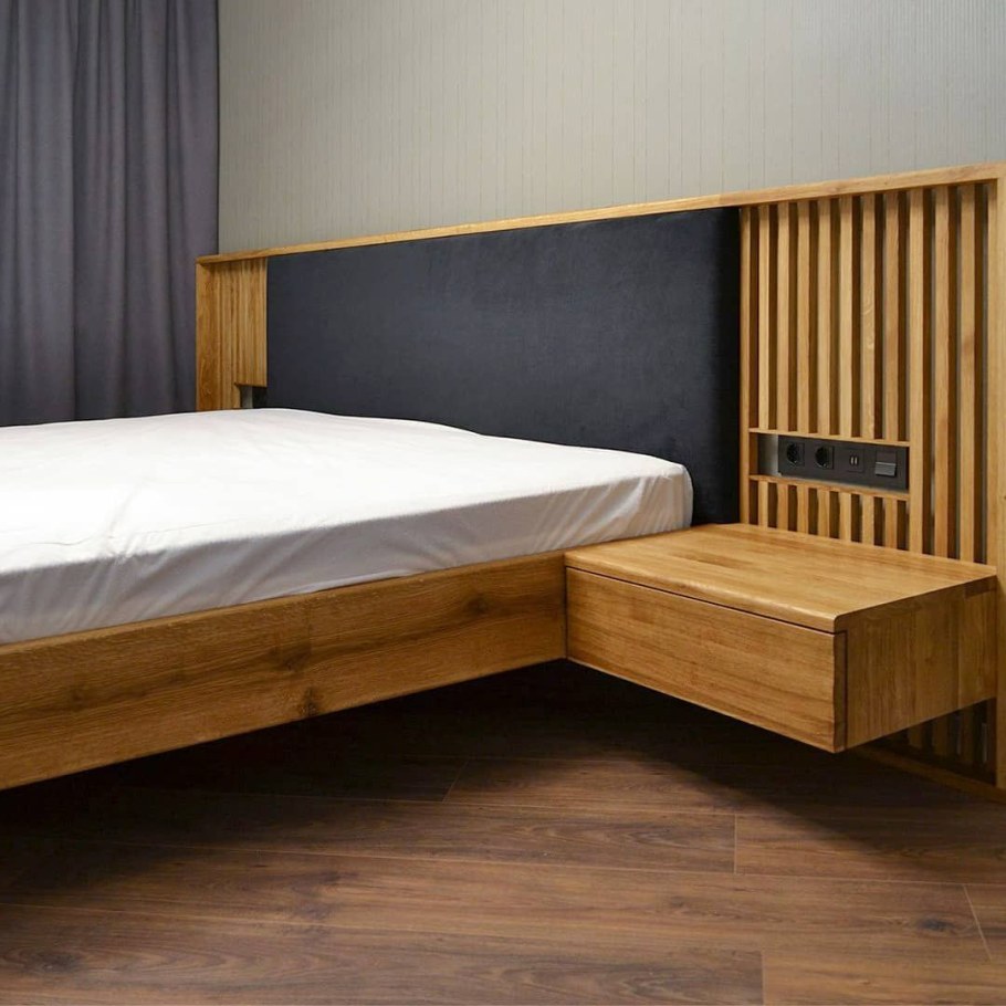 Кровать из натурального дерева