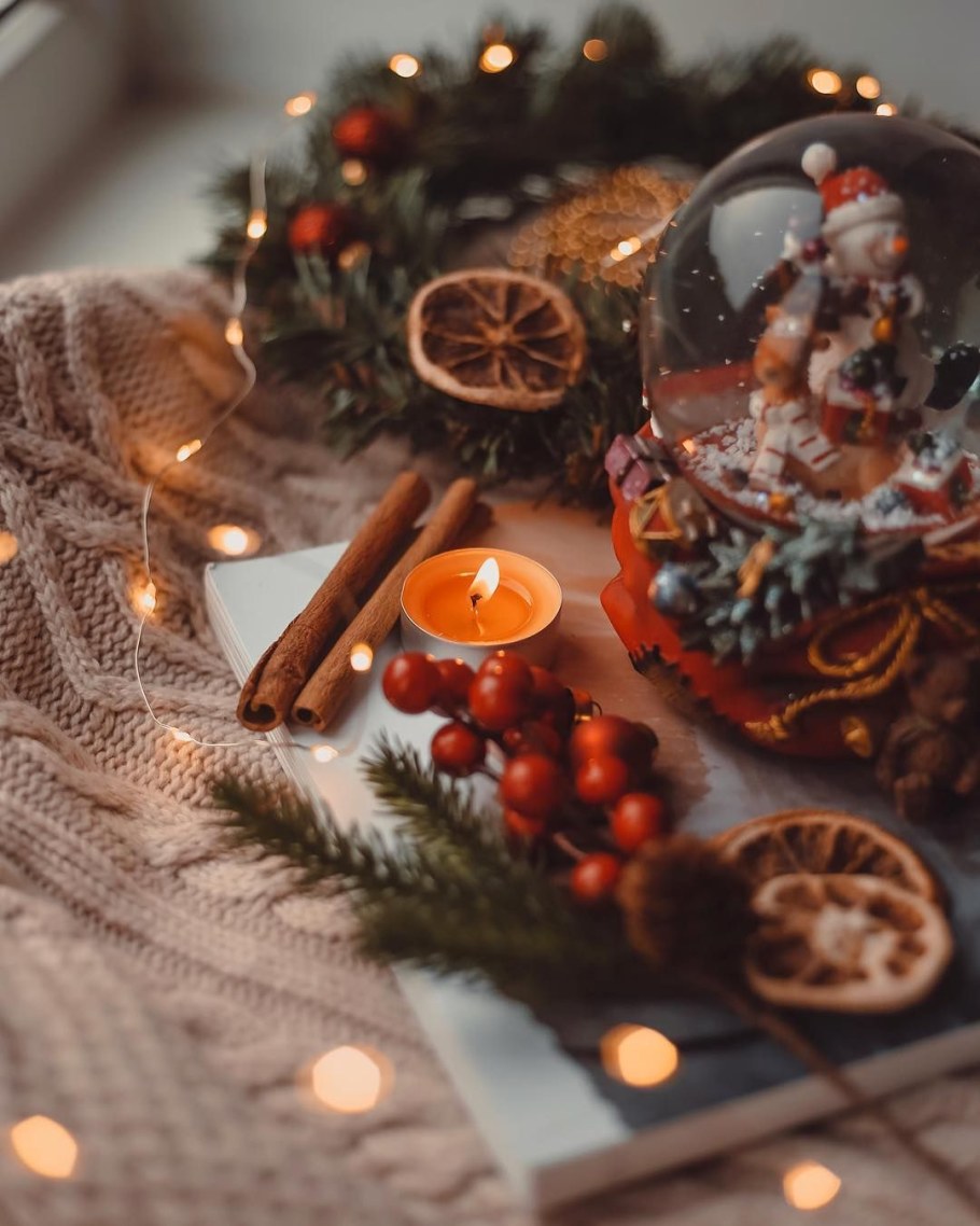 Новогодняя комната с телевизором