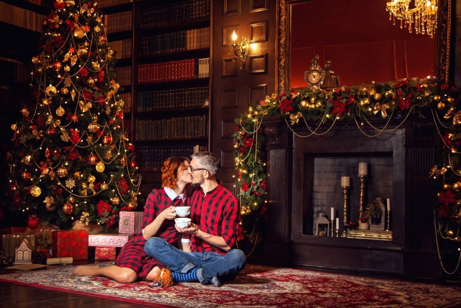 Комната с елкой