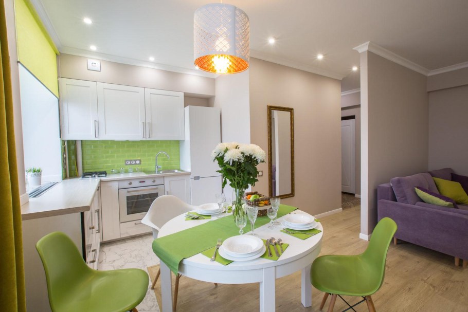 Кухня-гостиная в фисташковом цвете