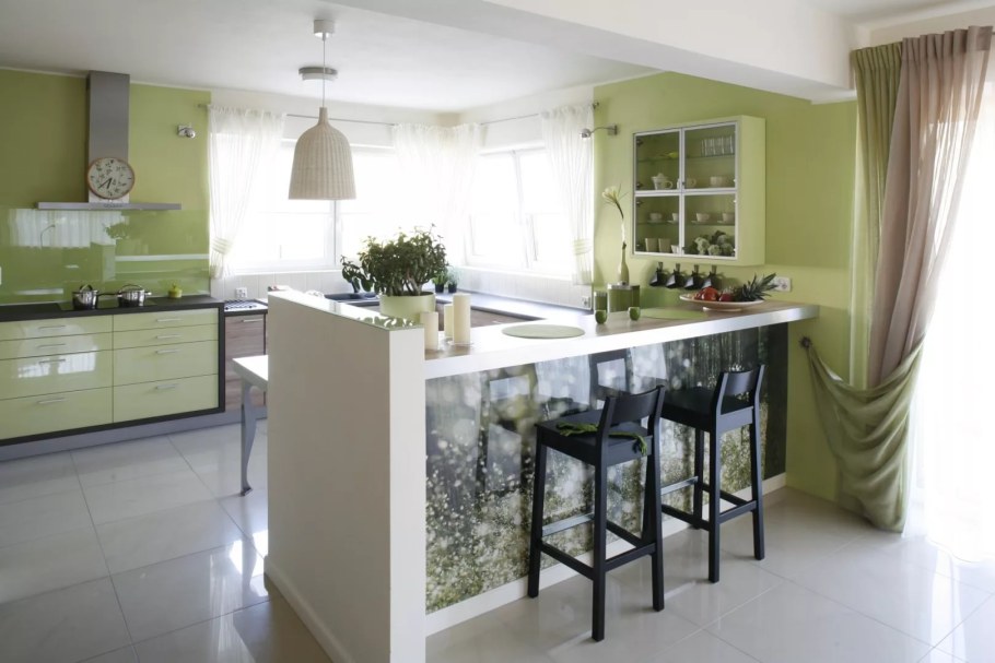 Кухня без навесных шкафов с островом