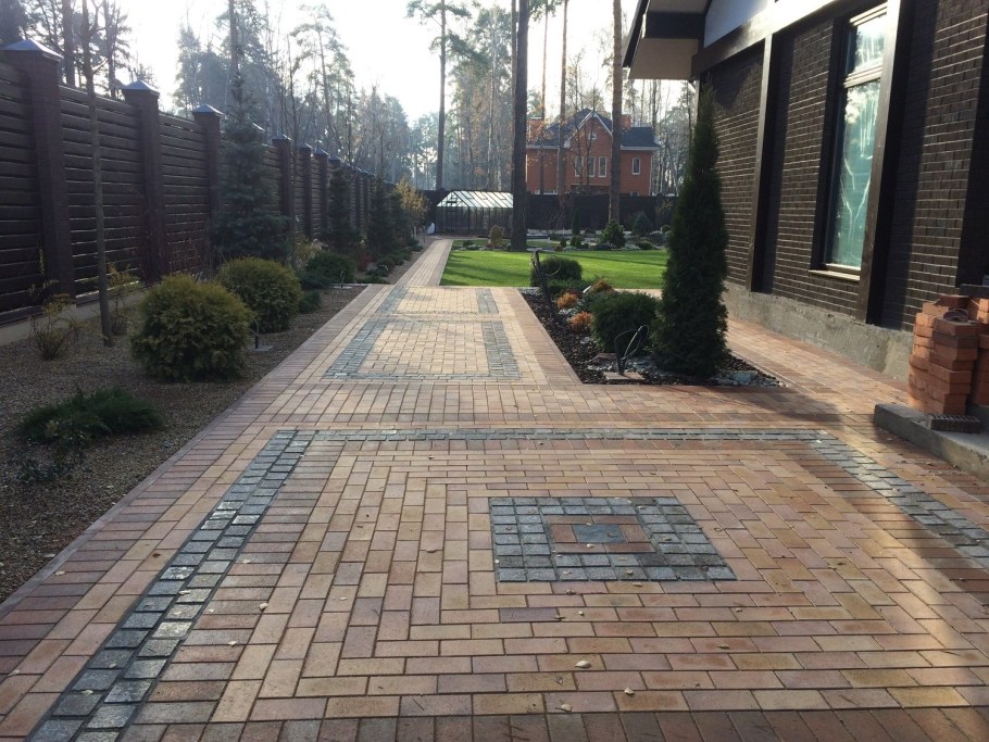 Мощение перед домом