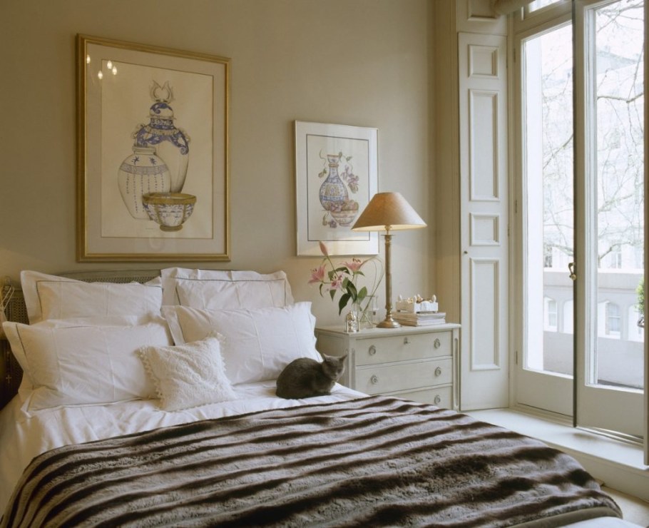 Картина в бежевую спальню