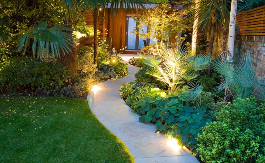 Дорожки на участке загородного дома