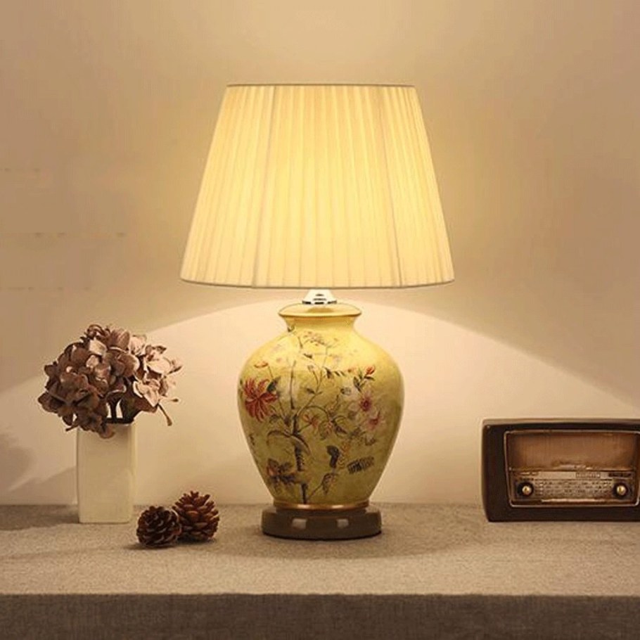 Светильник на тумбочку в спальню