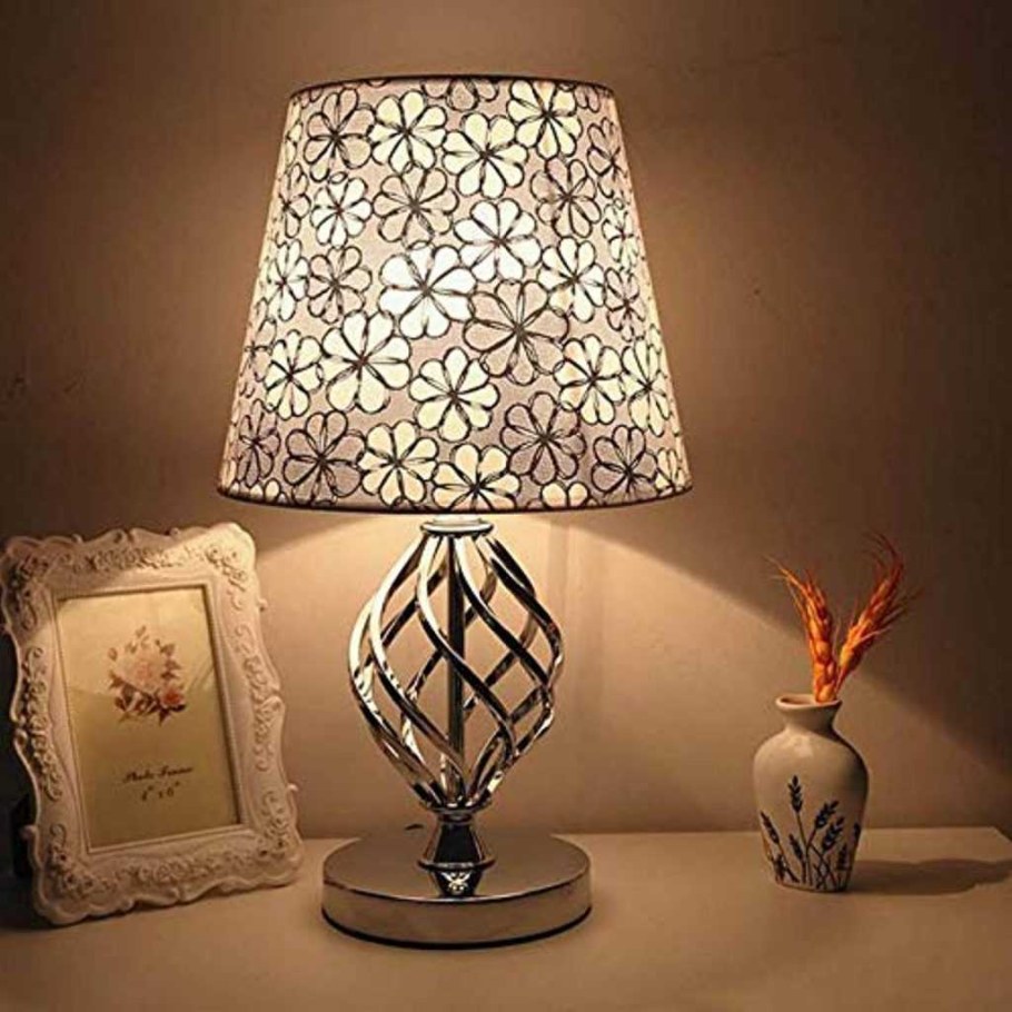Настольная лампа в интерьере