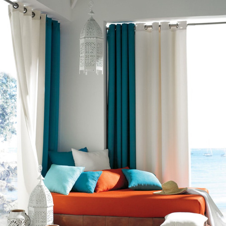 Бирюзовые шторы в спальне