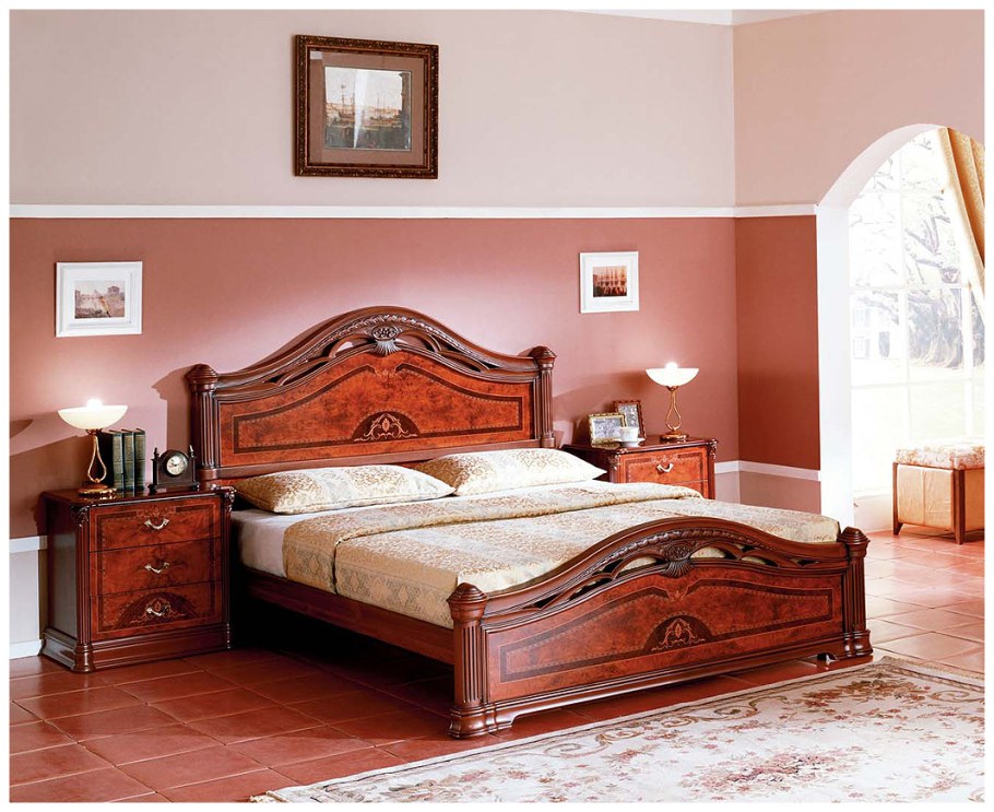 Кровать деревянная классика