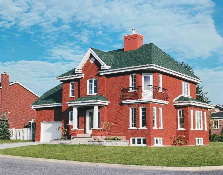 Фасадные окна в частном доме