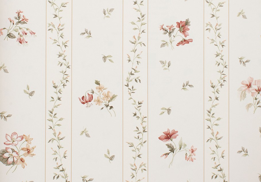 Бежевые обои полоска с цветами