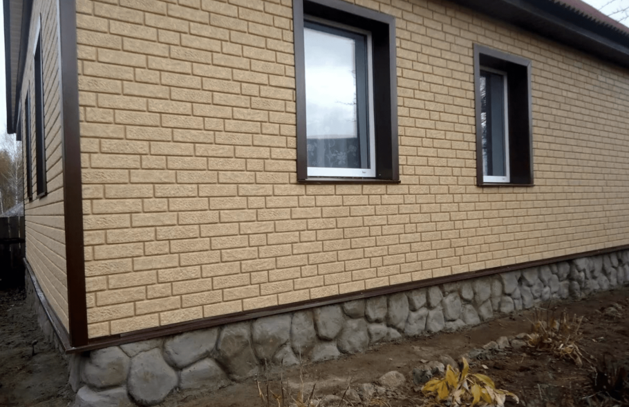 Обшивка дома сайдингом под кирпич