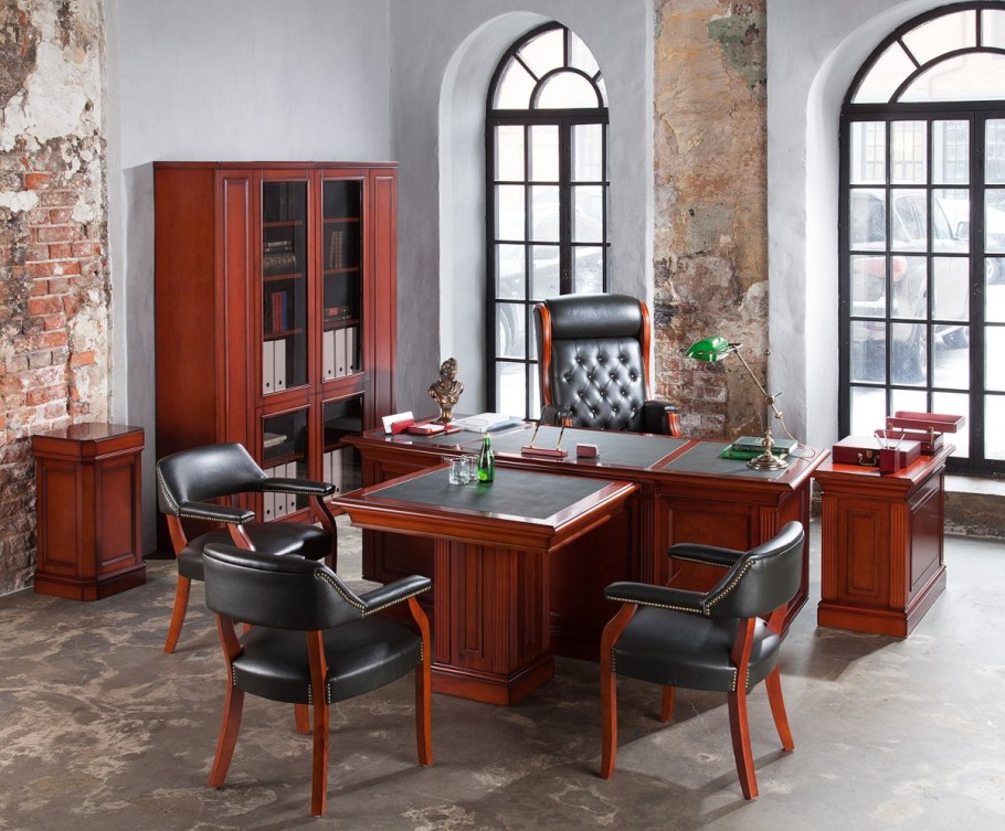 Дорогая мебель из красного дерева