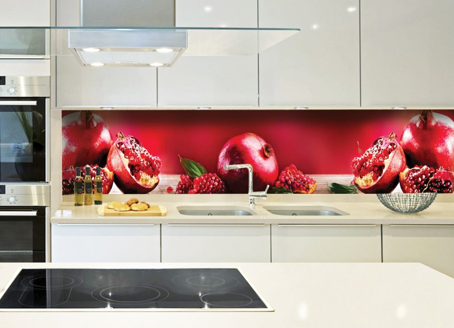 Кухонный гарнитур с мраморным фартуком