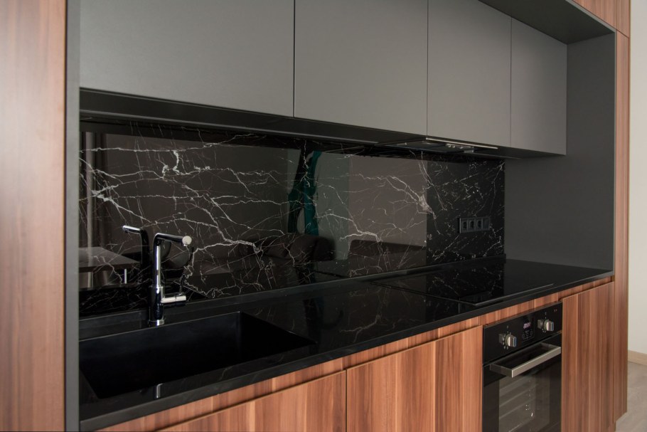 Стеклянный кухонный фартук