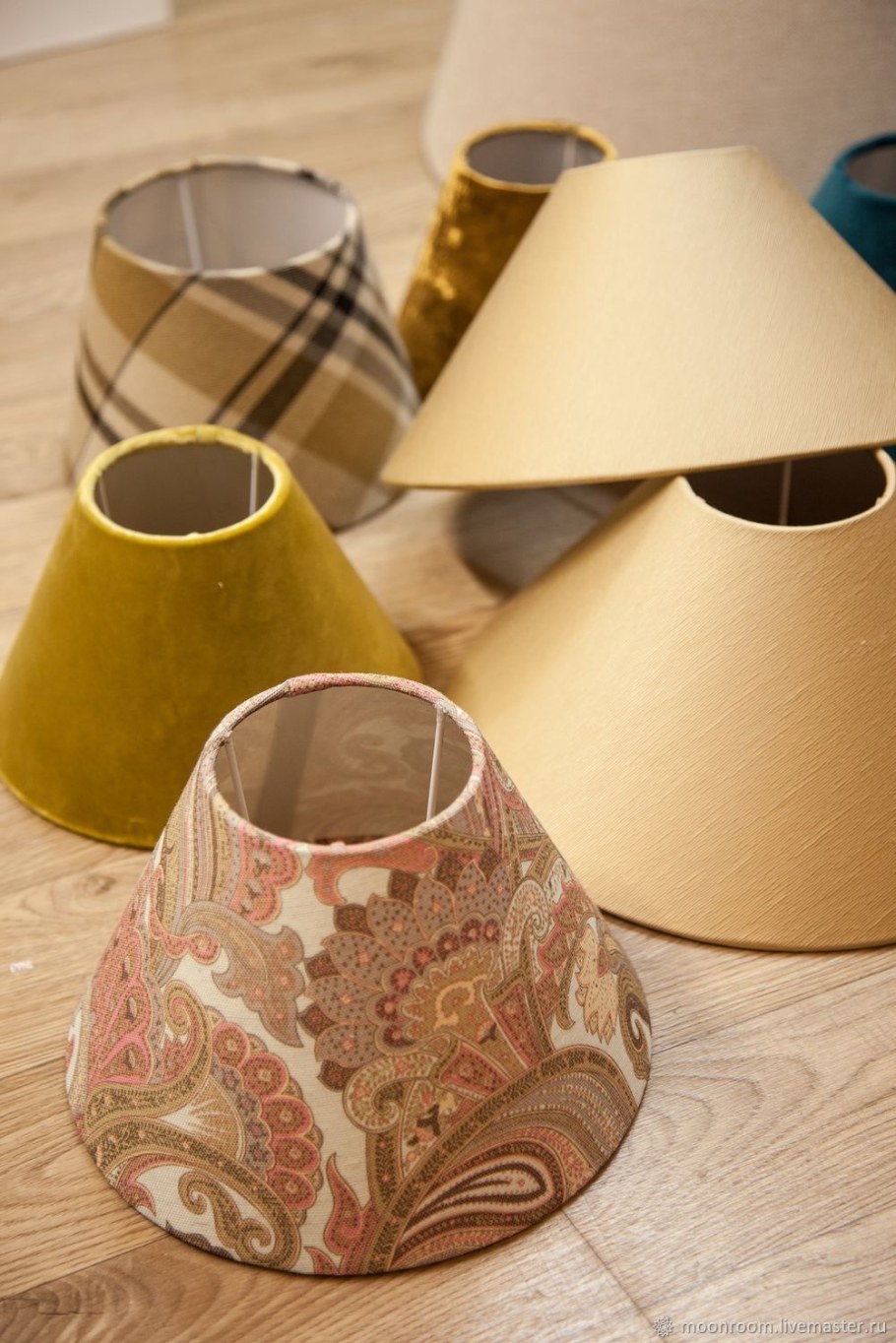 Светильник с абажуром
