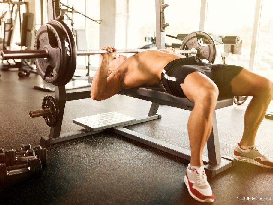 Тренажерный зал гантели