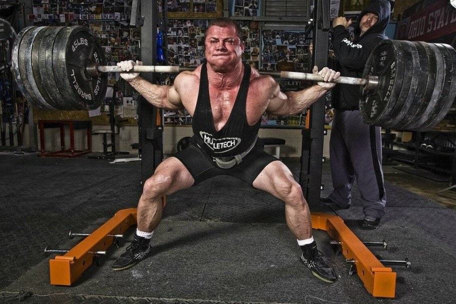 Мост в жиме лежа