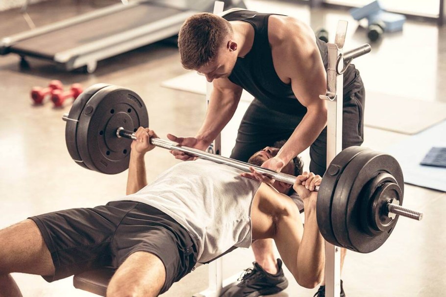 Спортсмен со штангой