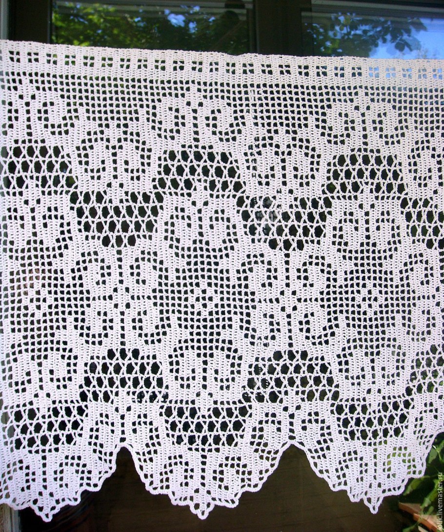 Вязаные шторы на кухню