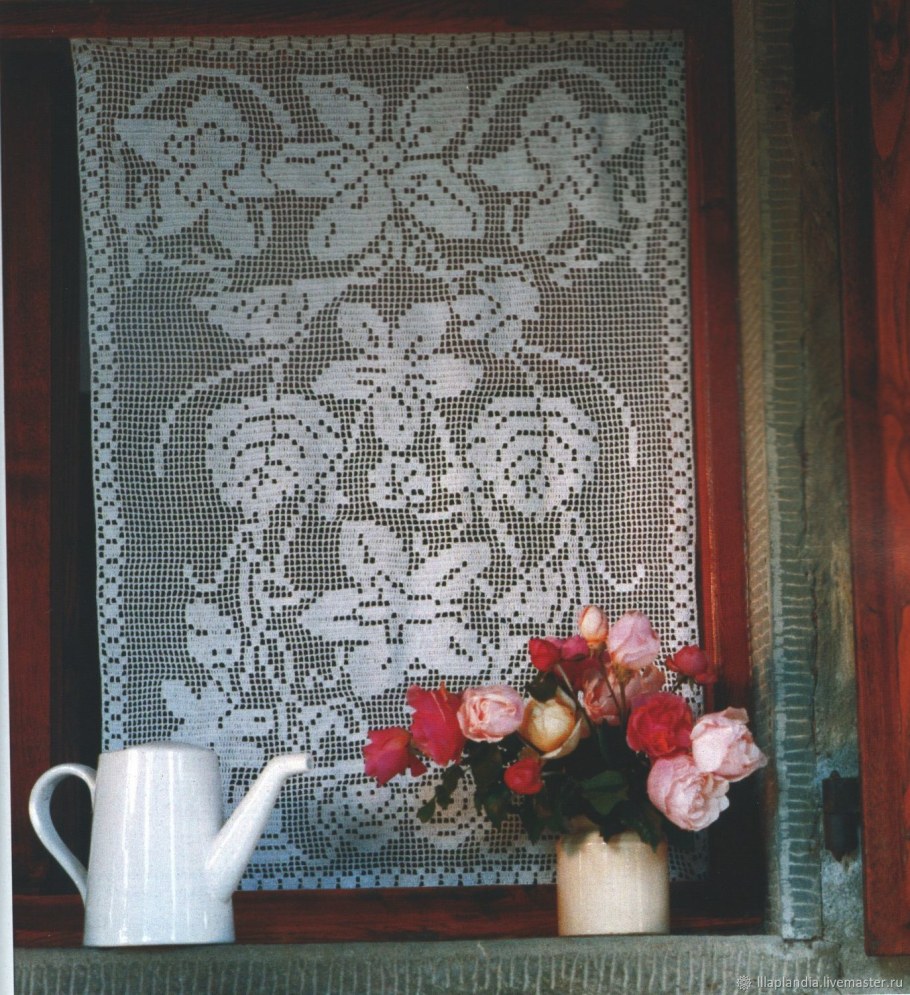 Вязаные занавески на кухню на даче