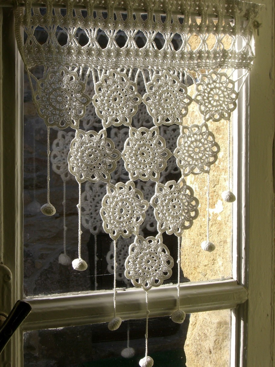 Вязаные шторы крючком для кухни