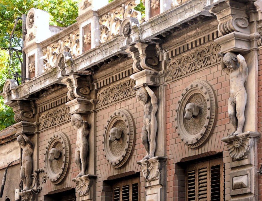 Фронтон Ампир