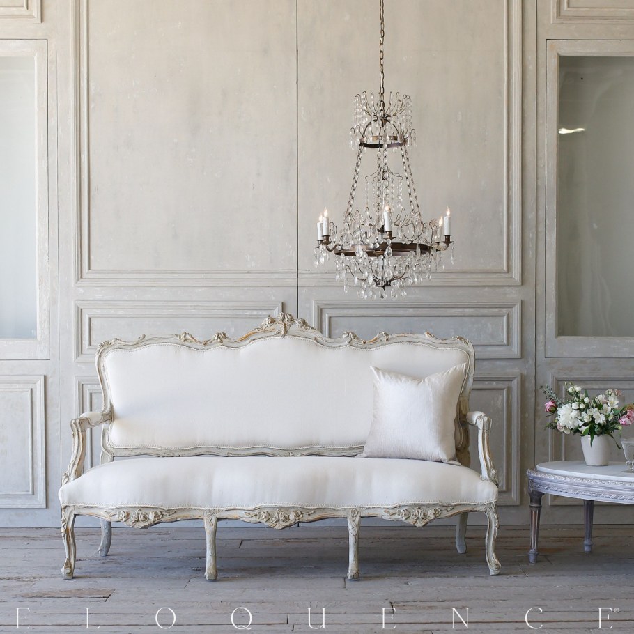 Диван во французском стиле