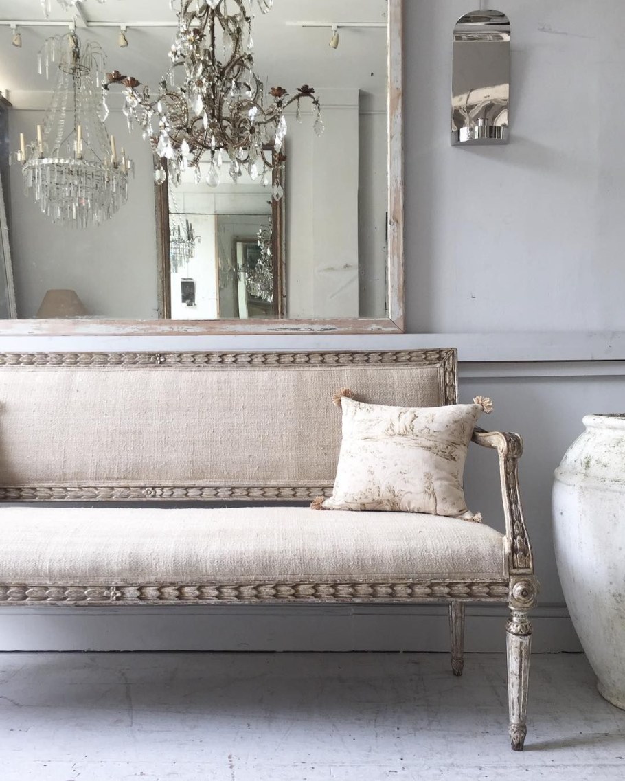 Кушетка в винтажном стиле