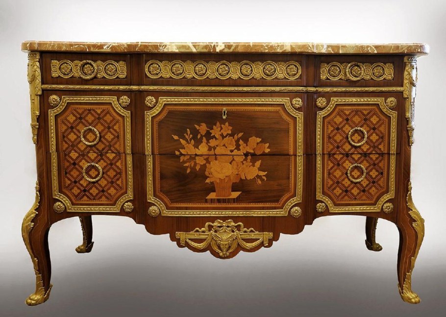 Антикварная мебель с бронзовым декором