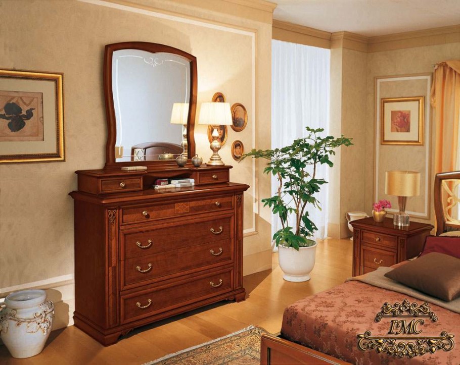 Большой комод с зеркалом