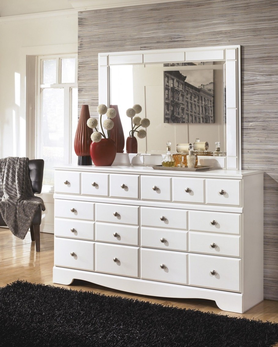 Комод Ashley Weeki b270 для спальни