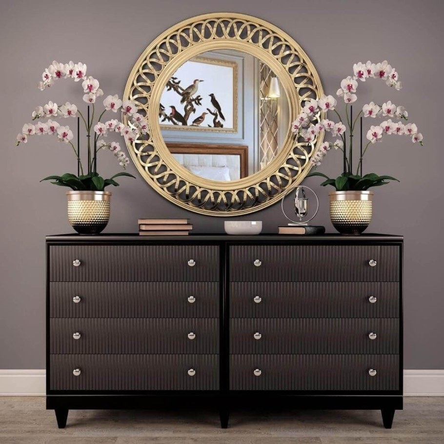 Зеркало над комодом