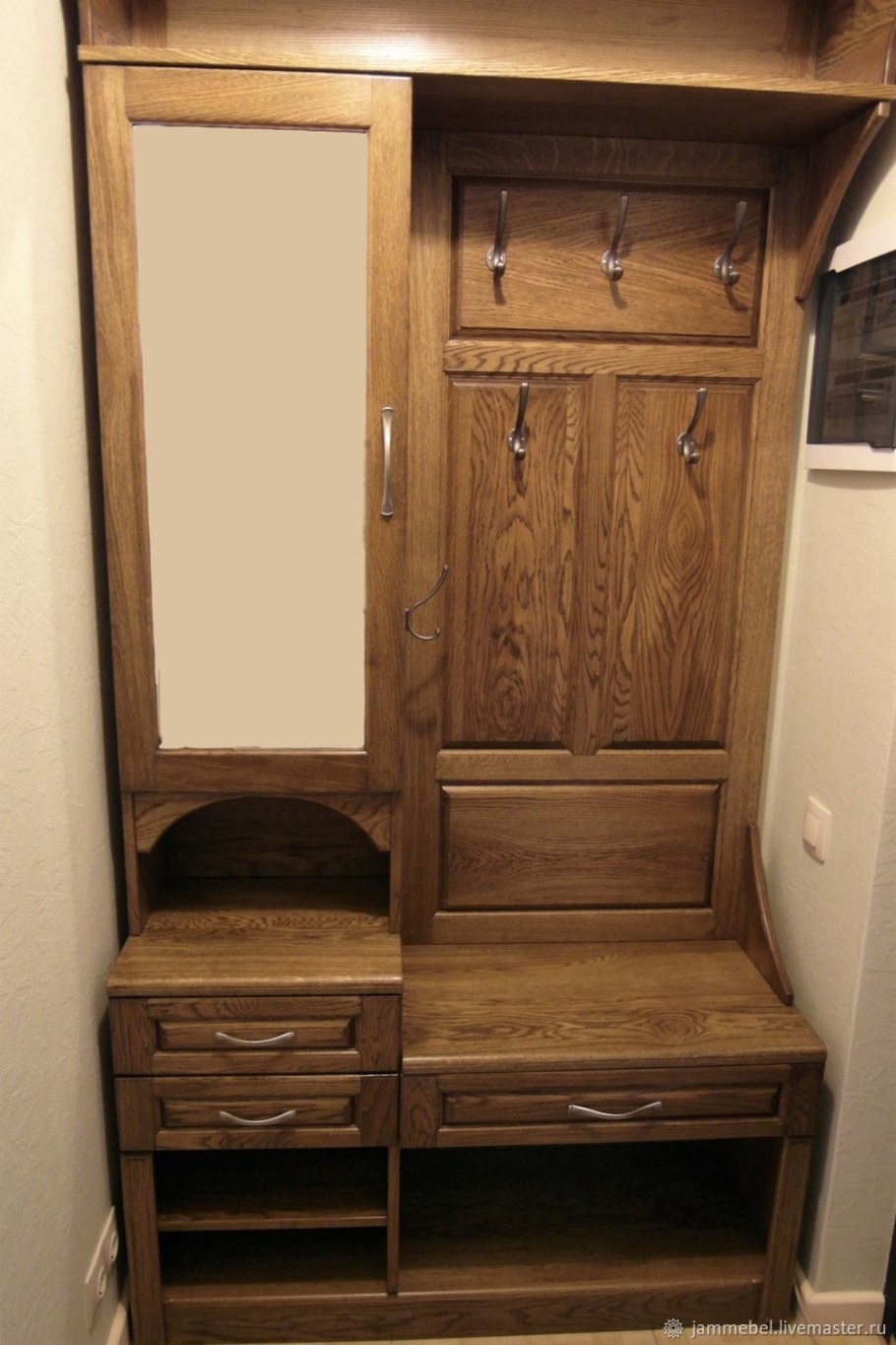 Прихожая из массива дерева