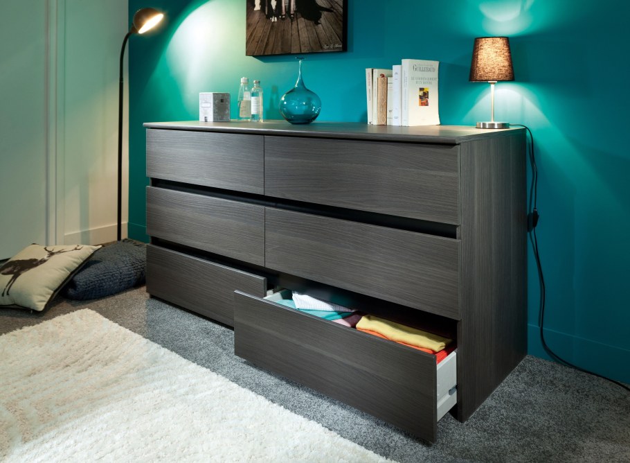 Комод с потайными ручками