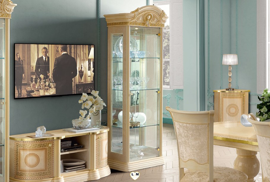 Витрина Аида Дэй Итслия