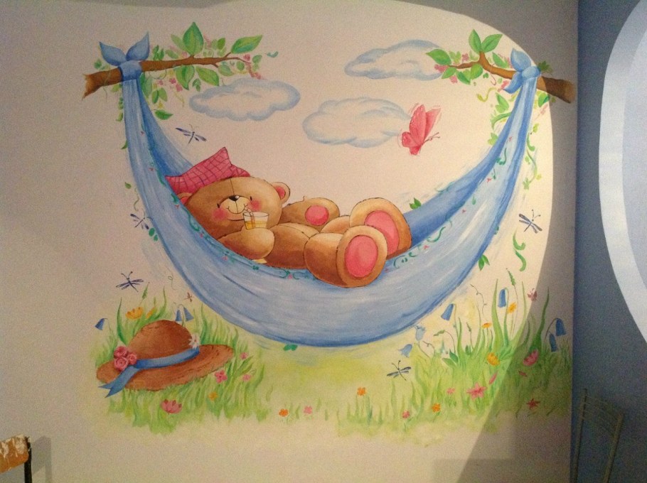 Роспись стен в детском саду спальня