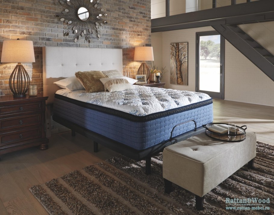 Американские кровати высокие