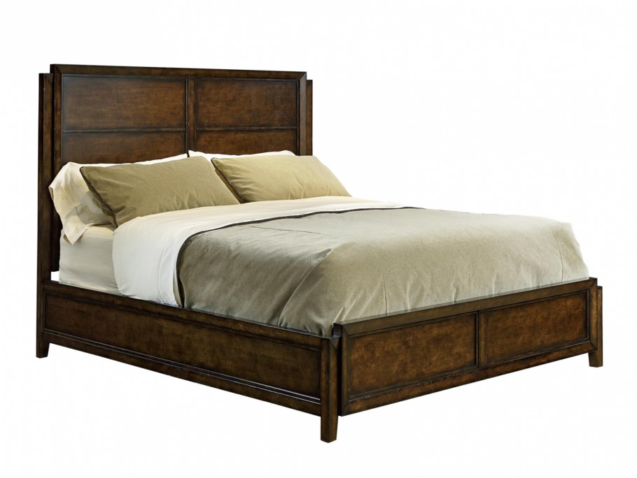 Кровать двуспальная деревянная