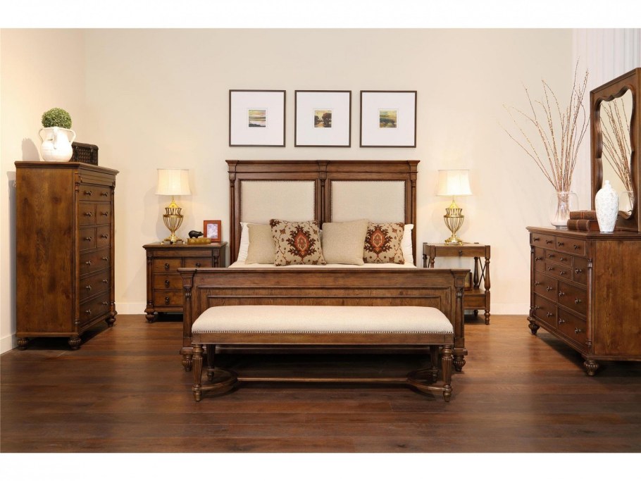 Спальня с мебелью из массива вишни