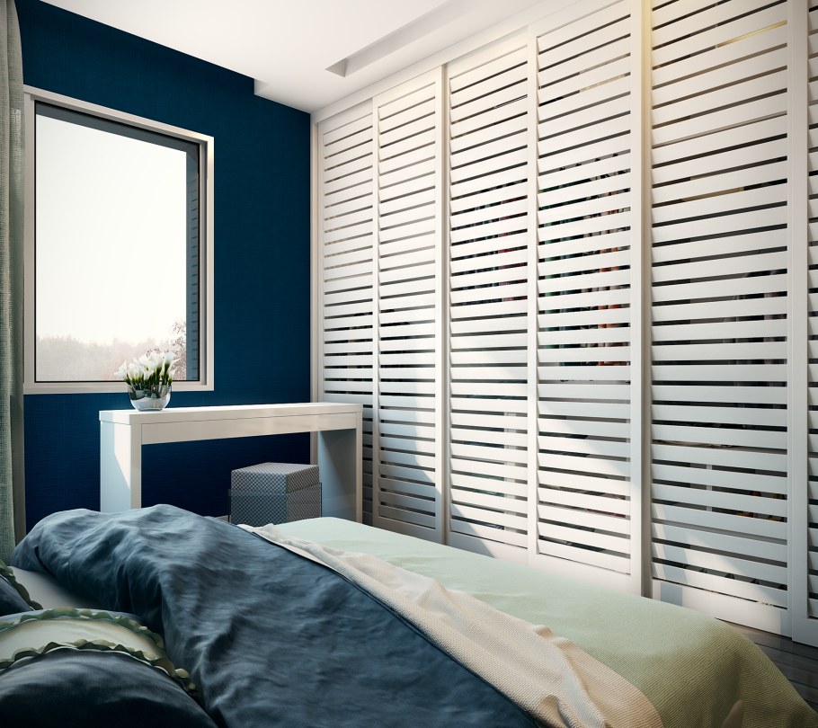 Шкаф в спальню с жалюзийными дверями