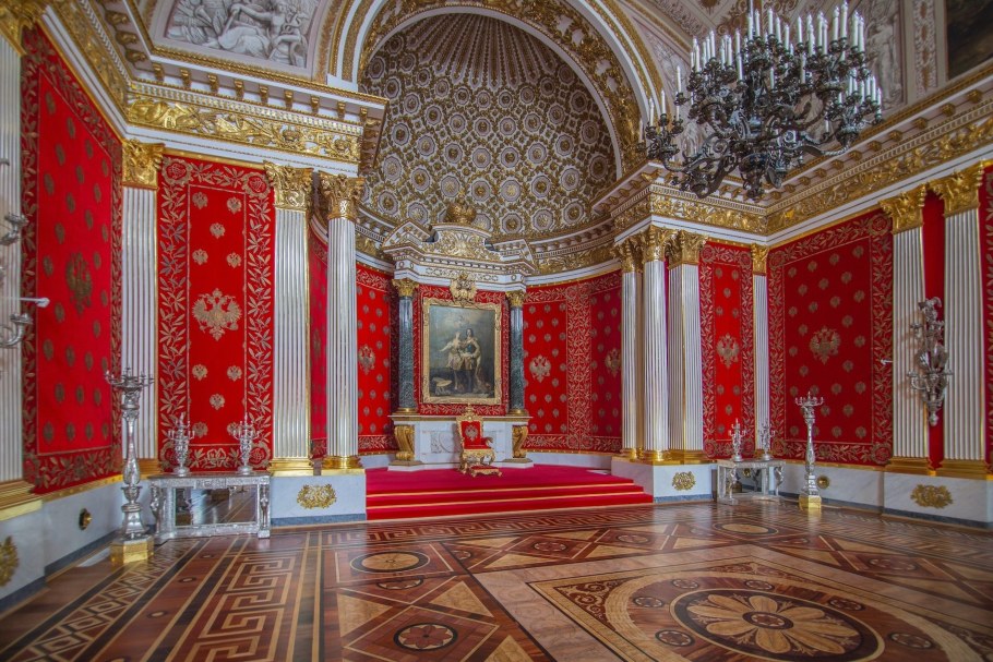 Георгиевский (большой Тронный) зал зимнего дворца