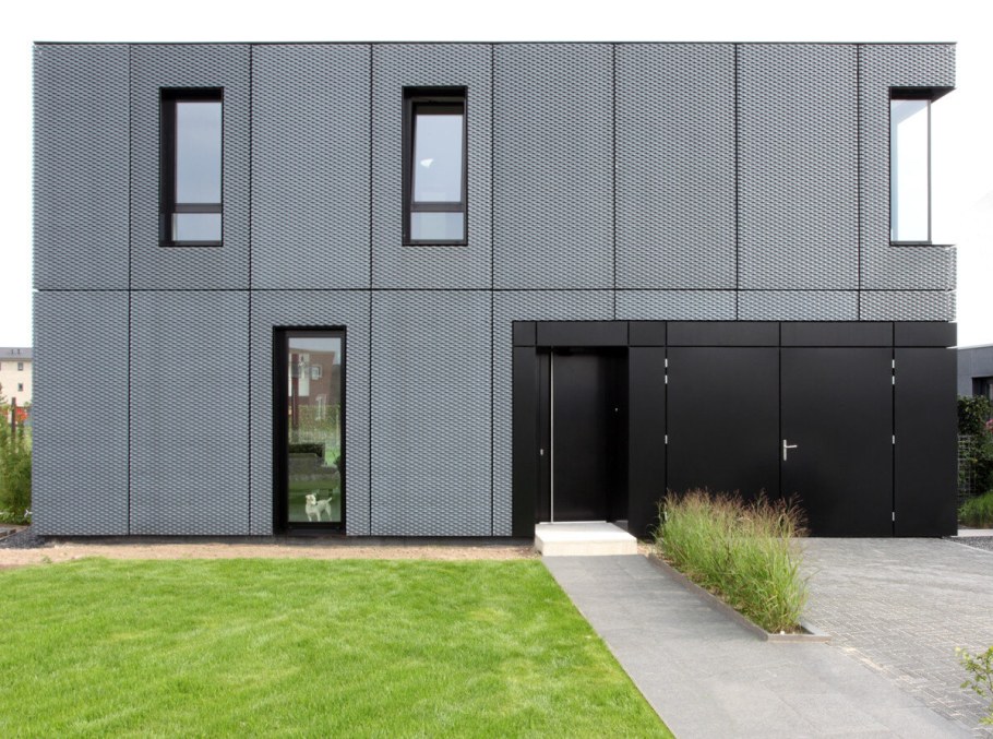 Черный фасад